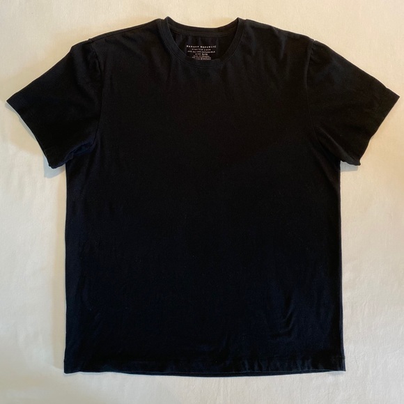 Banana Republic 3 T-shirts , 2blk, 1grey - Picture 3 of 7